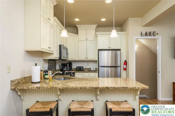$529,000 | 7 Wildbriar Court, Lake Harmony, PA 18624