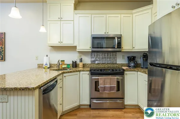 $529,000 | 7 Wildbriar Court, Lake Harmony, PA 18624