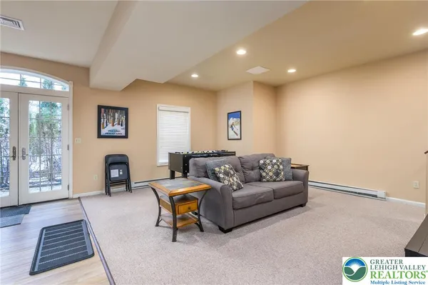 $529,000 | 7 Wildbriar Court, Lake Harmony, PA 18624
