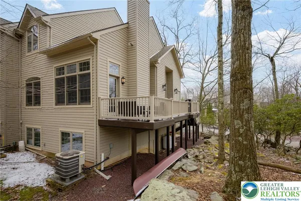 $529,000 | 7 Wildbriar Court, Lake Harmony, PA 18624
