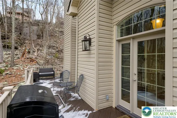 $529,000 | 7 Wildbriar Court, Lake Harmony, PA 18624
