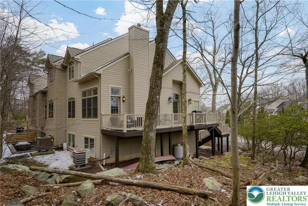 $529,000 | 7 Wildbriar Court, Lake Harmony, PA 18624