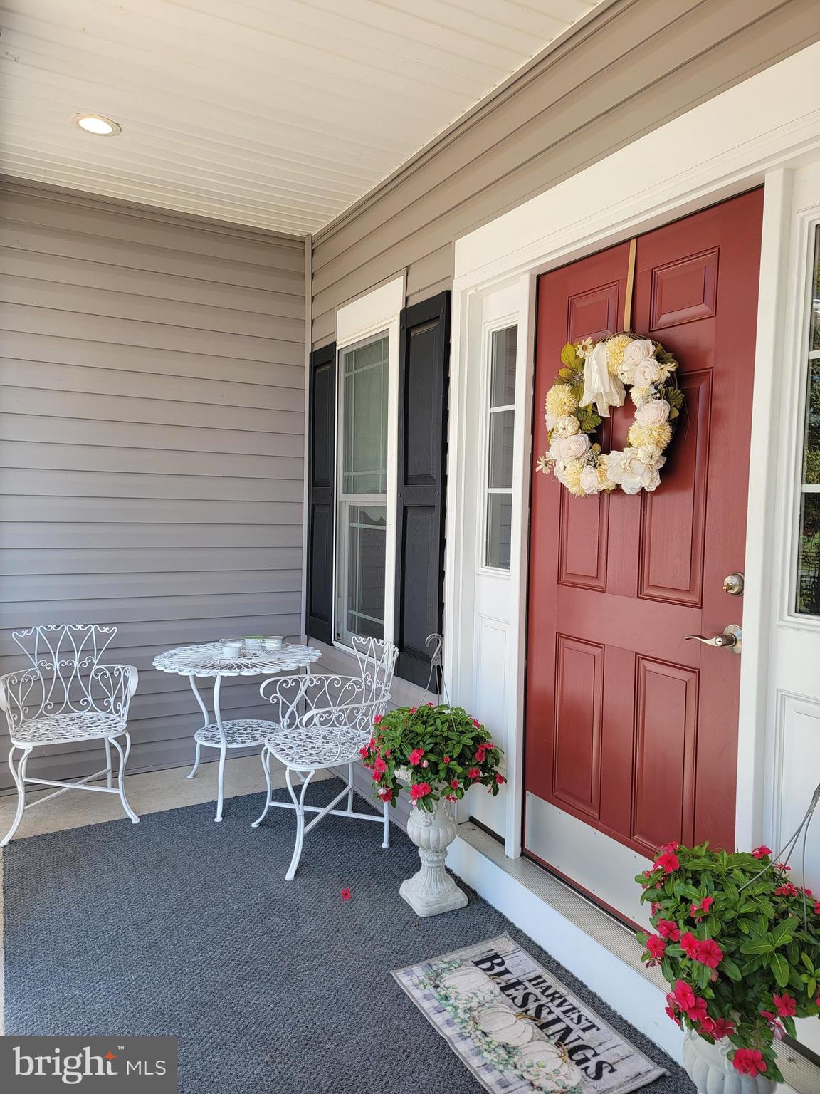 7946 Rogues Road Catlett, VA 20119 - Photo 2 of 50 a living room with furniture and flowers