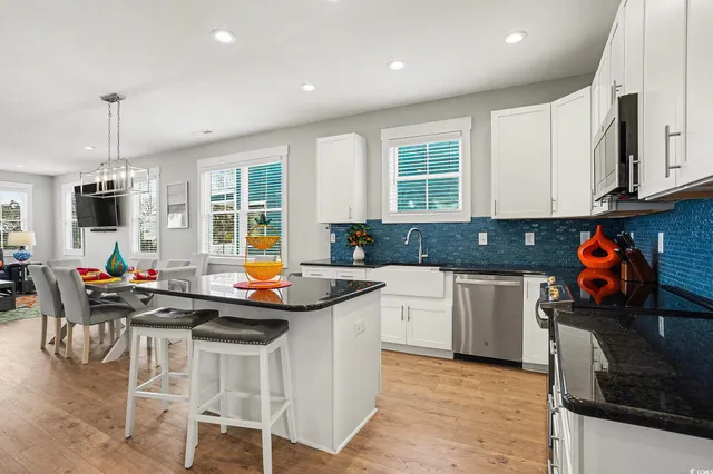 $1,075,000 | 695 Elizabeth Drive, Murrells Inlet, SC 29576