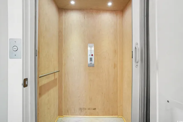 $1,075,000 | 695 Elizabeth Drive, Murrells Inlet, SC 29576