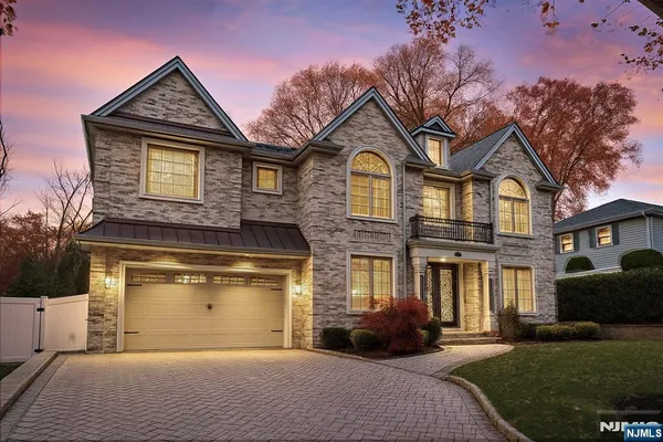 $2,475,000 | 319 Franklin Place, Paramus, NJ 07652