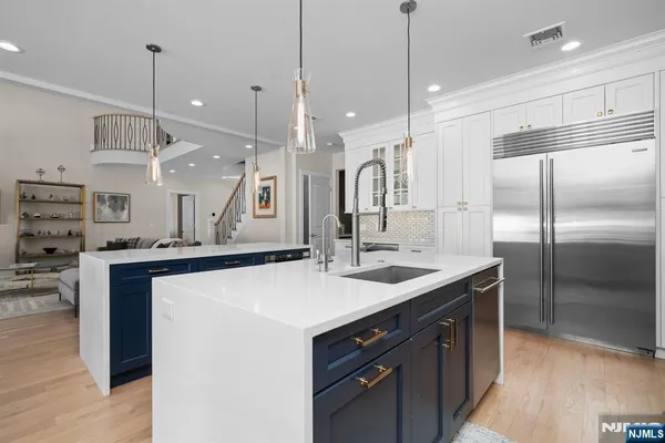 $2,475,000 | 319 Franklin Place, Paramus, NJ 07652