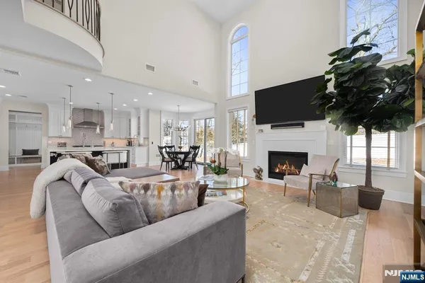 $2,475,000 | 319 Franklin Place, Paramus, NJ 07652