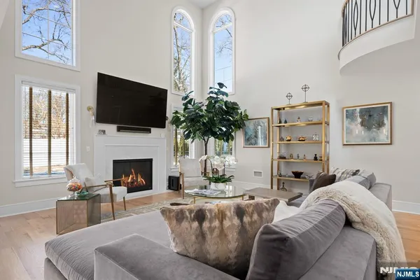 $2,475,000 | 319 Franklin Place, Paramus, NJ 07652