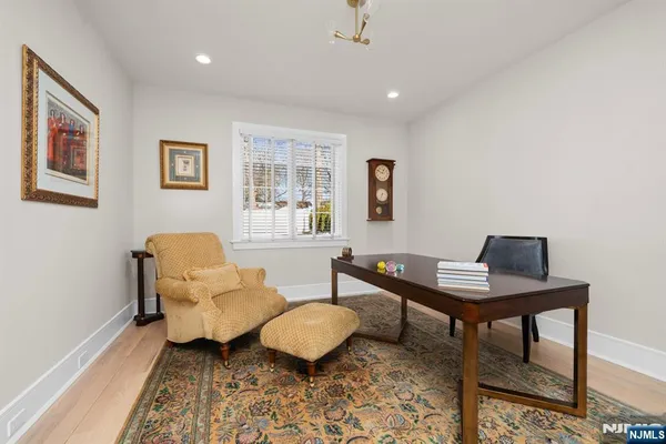 $2,475,000 | 319 Franklin Place, Paramus, NJ 07652