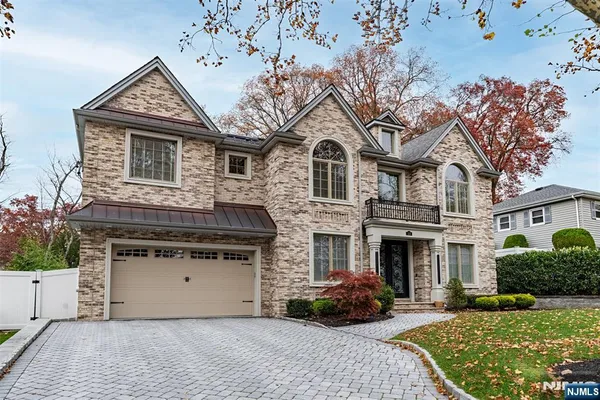 $2,475,000 | 319 Franklin Place, Paramus, NJ 07652