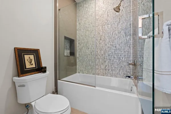 $2,475,000 | 319 Franklin Place, Paramus, NJ 07652