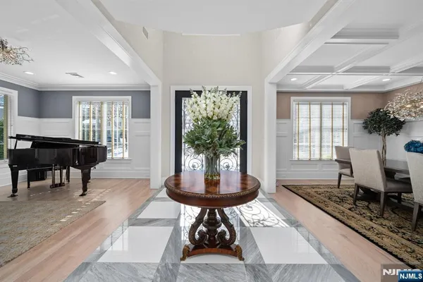 $2,475,000 | 319 Franklin Place, Paramus, NJ 07652