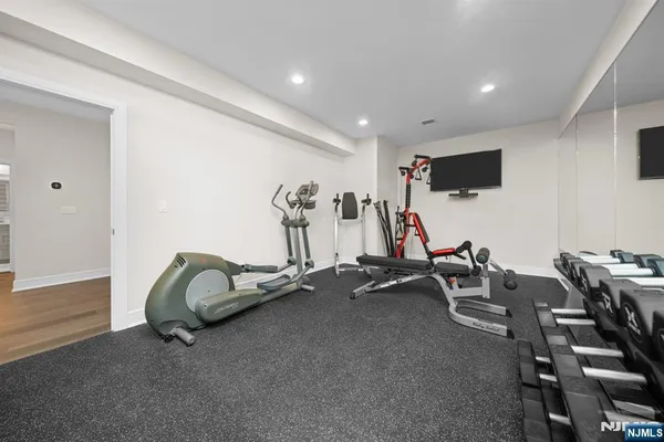 $2,475,000 | 319 Franklin Place, Paramus, NJ 07652