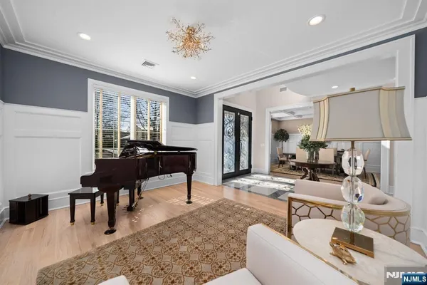 $2,475,000 | 319 Franklin Place, Paramus, NJ 07652