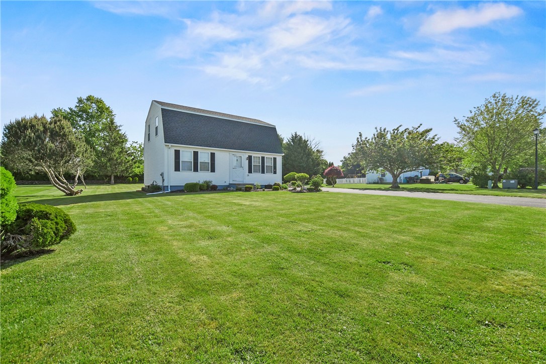 9 Sundown Lane Middletown, RI 02842 - Photo 2 of 44