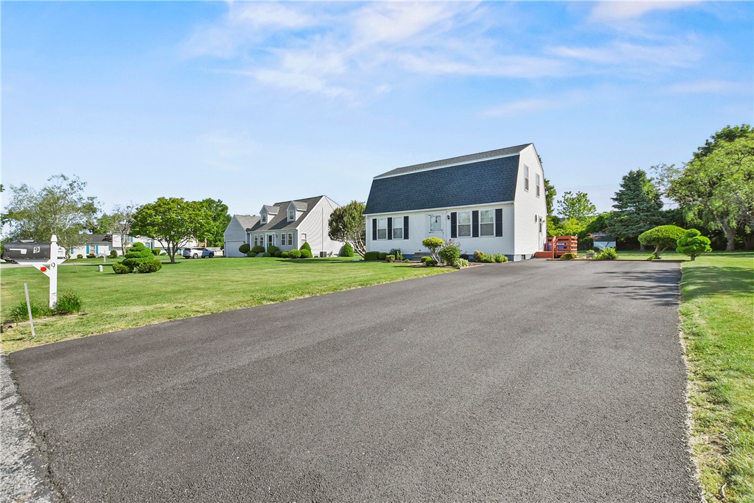 9 Sundown Lane Middletown, RI 02842 - Photo 3 of 44