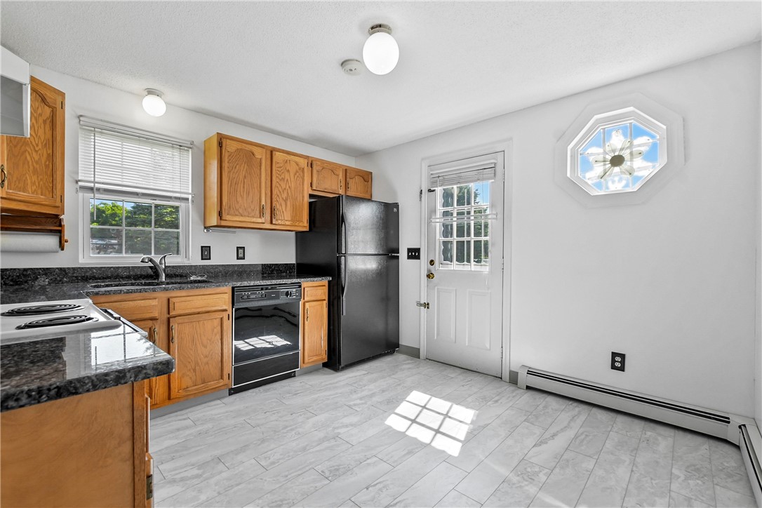 9 Sundown Lane Middletown, RI 02842 - Photo 5 of 44