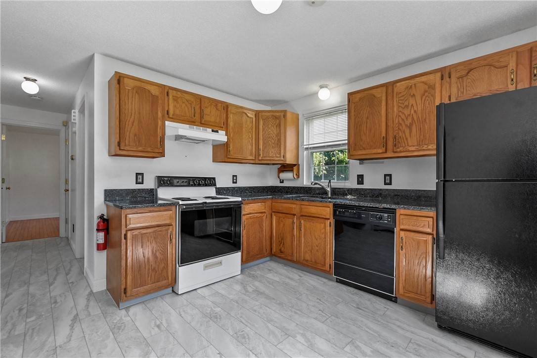 9 Sundown Lane Middletown, RI 02842 - Photo 6 of 44