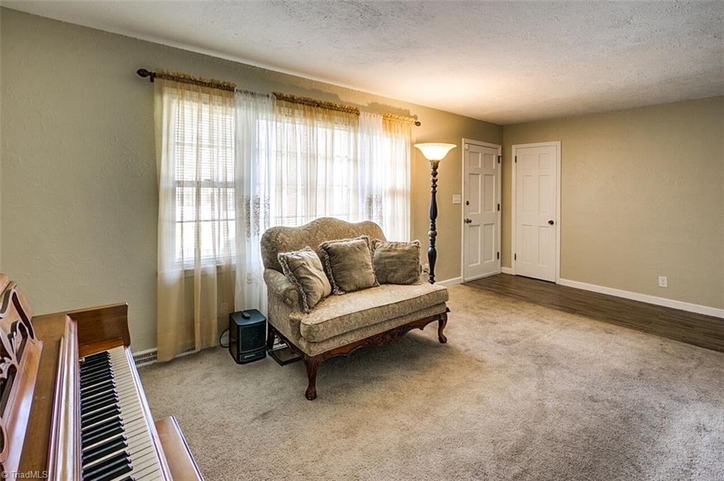 500 Springwood Road Asheboro, NC 27205 - Photo 12 of 25 Living Room
