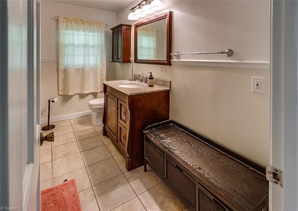 500 Springwood Road Asheboro, NC 27205 - Photo 17 of 25 Hallway full bath
