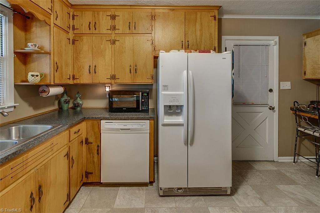 500 Springwood Road Asheboro, NC 27205 - Photo 7 of 25 Kitchen