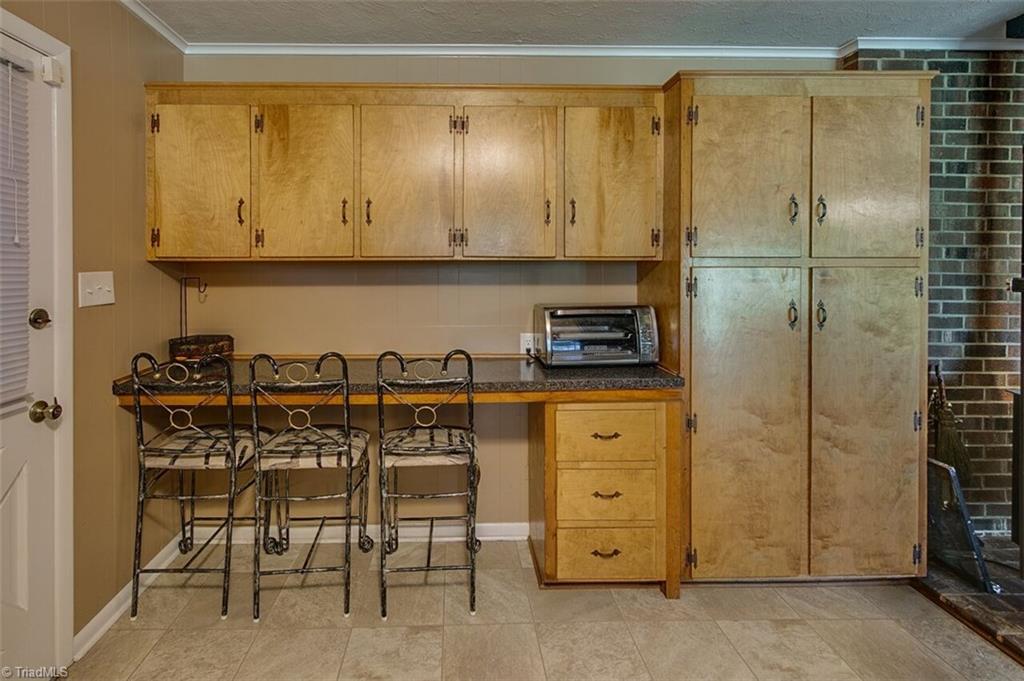 500 Springwood Road Asheboro, NC 27205 - Photo 9 of 25 Kitchen Built Ins