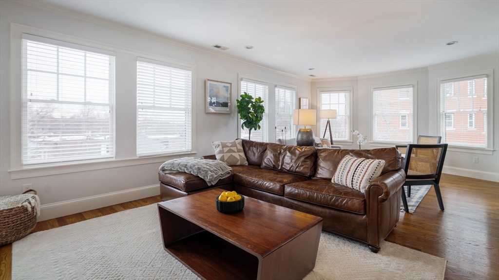 17 Summit Avenue, Unit 2 Brookline, MA 02446 - Photo 3 of 29