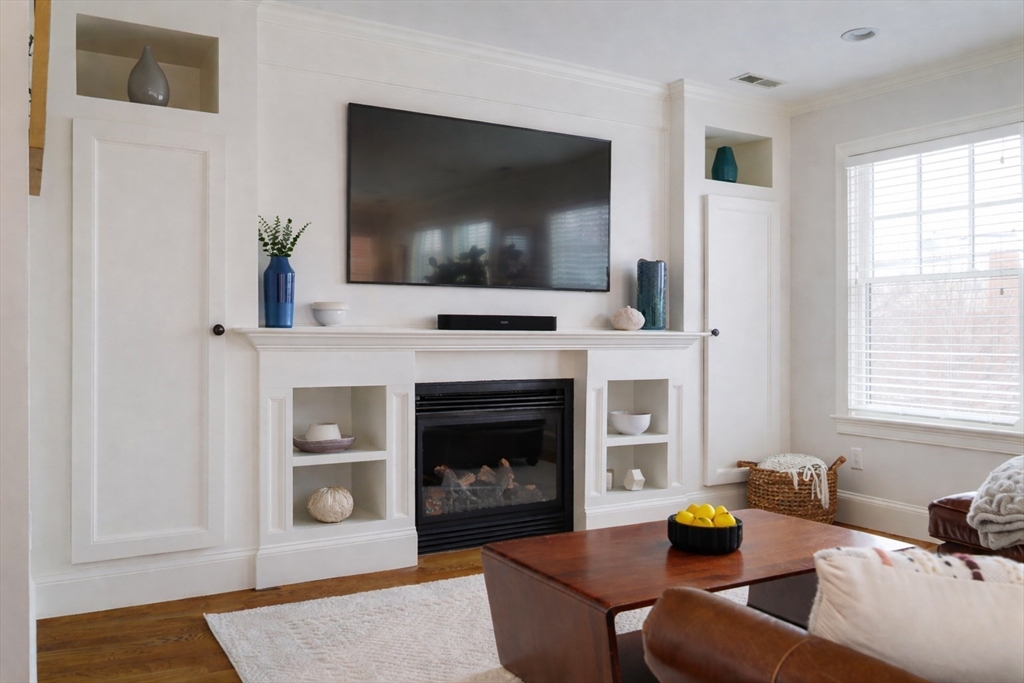 17 Summit Avenue, Unit 2 Brookline, MA 02446 - Photo 5 of 29