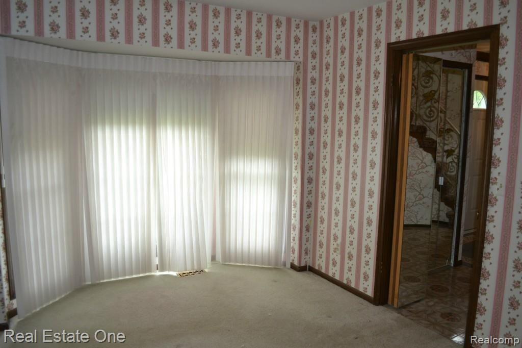 419 Lake Forest Road Rochester, MI 48309 - Photo 35 of 99 Main Floor 5th Bedroom or convert to Office / Den