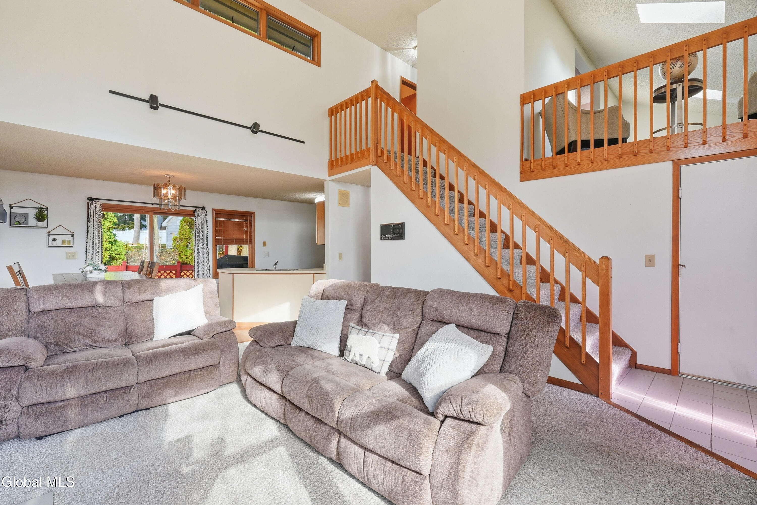 7 Lea Court Schenectady, NY 12309 - Photo 4 of 33 5