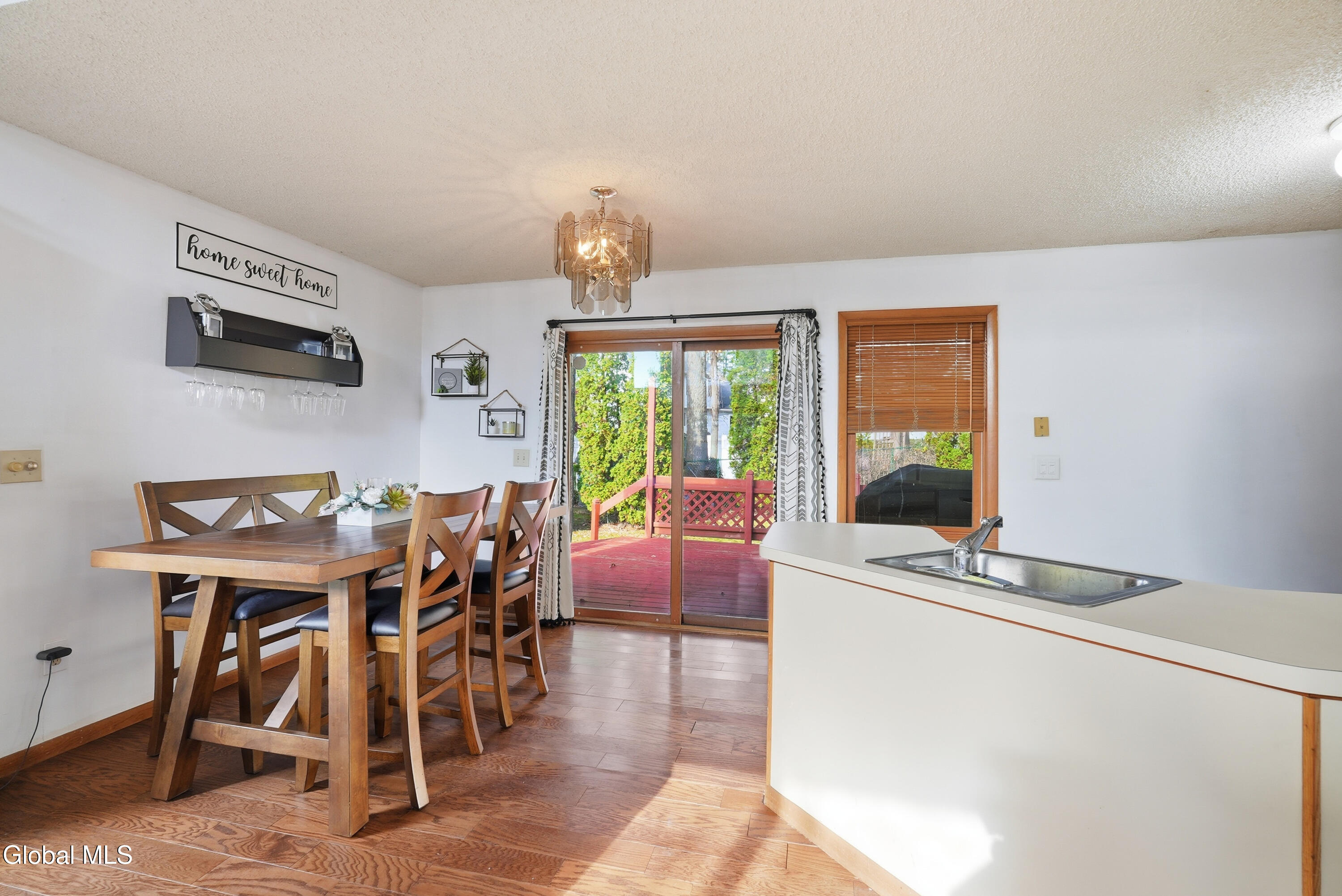 7 Lea Court Schenectady, NY 12309 - Photo 7 of 33 8