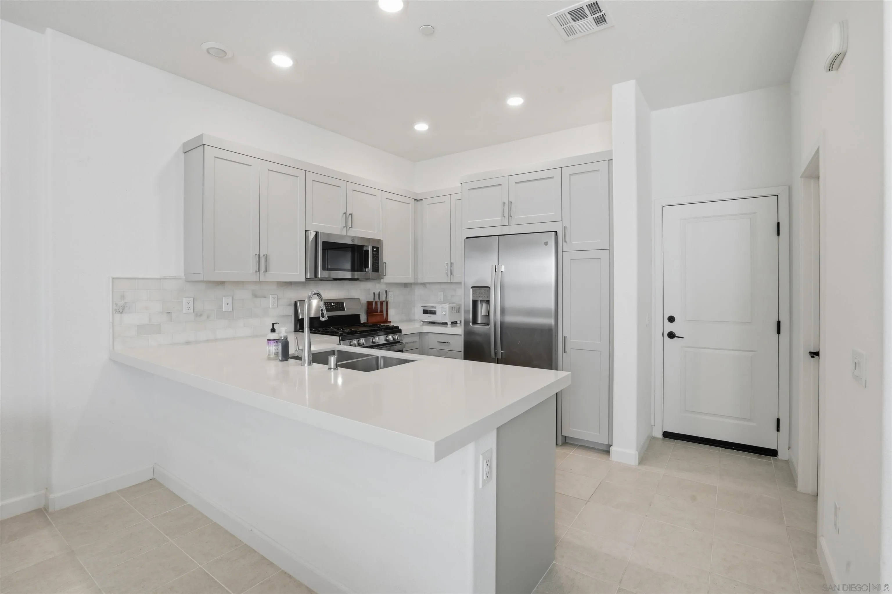 1213 Sunrise View, Unit 102 San Marcos, CA 92078 - Photo 7 of 33