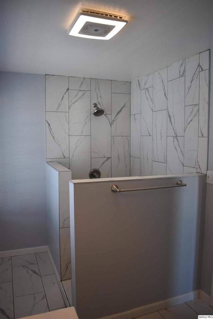 2119 Jefferson Street Quincy, IL 62301 - Photo 17 of 21