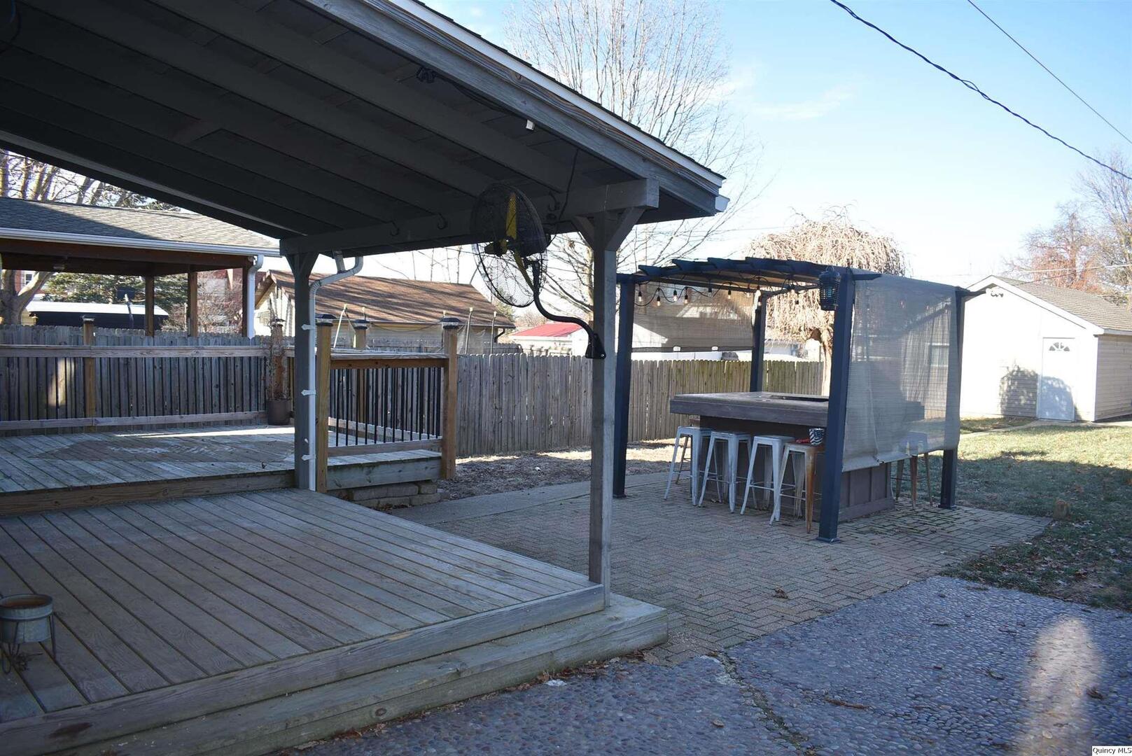 2119 Jefferson Street Quincy, IL 62301 - Photo 3 of 21