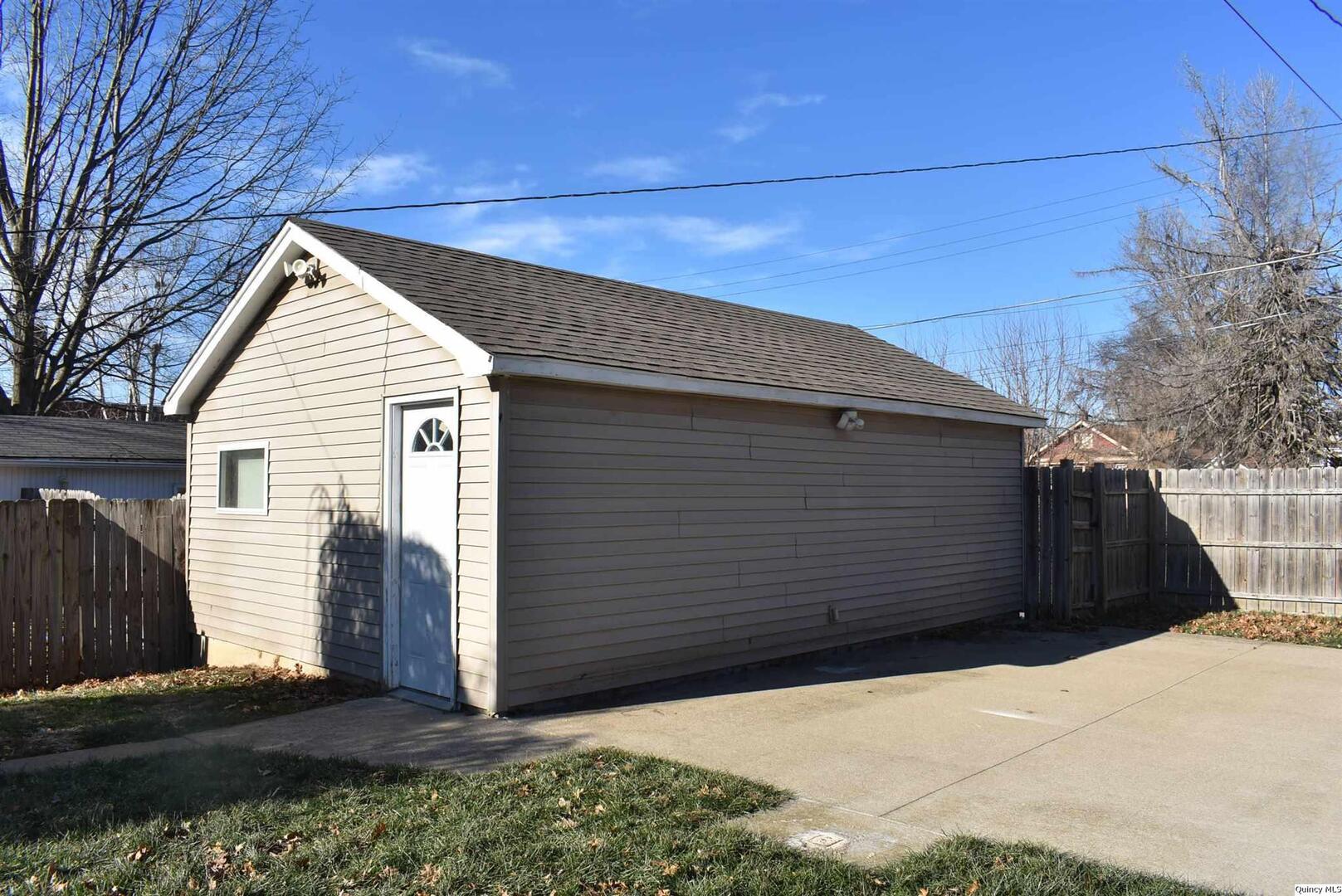 2119 Jefferson Street Quincy, IL 62301 - Photo 6 of 21