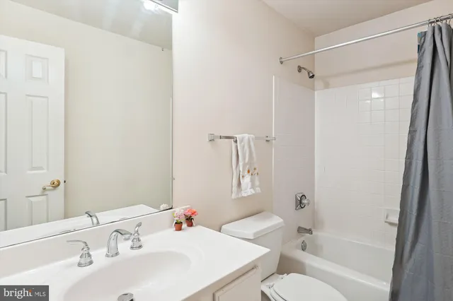 $2,100 | 20672 Fairwater Place, Sterling, VA 20165