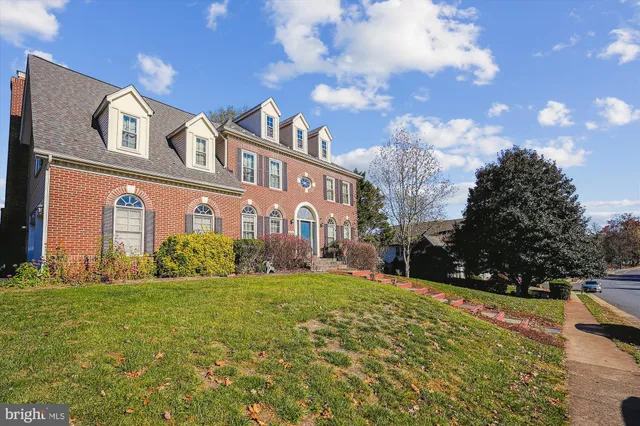 $2,100 | 20672 Fairwater Place, Sterling, VA 20165