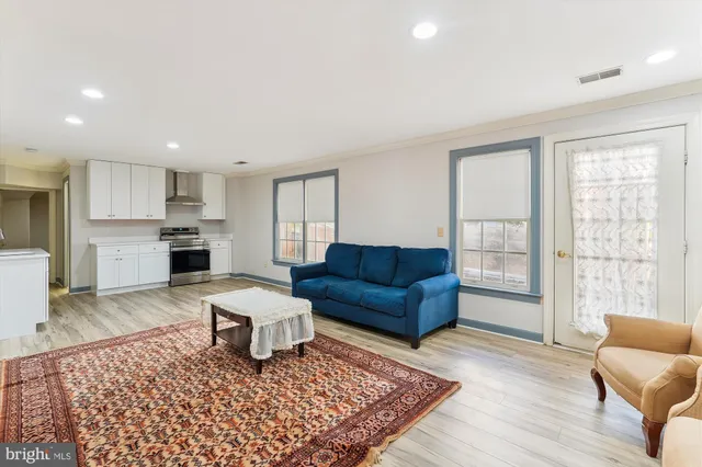 $2,100 | 20672 Fairwater Place, Sterling, VA 20165