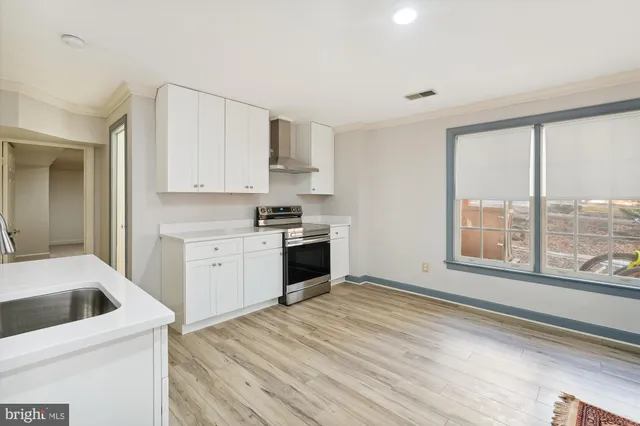 $2,100 | 20672 Fairwater Place, Sterling, VA 20165