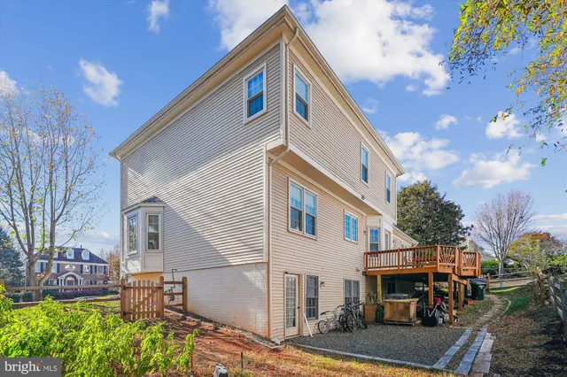 $2,100 | 20672 Fairwater Place, Sterling, VA 20165