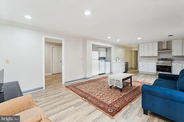 $2,100 | 20672 Fairwater Place, Sterling, VA 20165