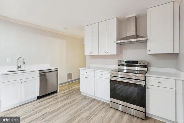 $2,100 | 20672 Fairwater Place, Sterling, VA 20165