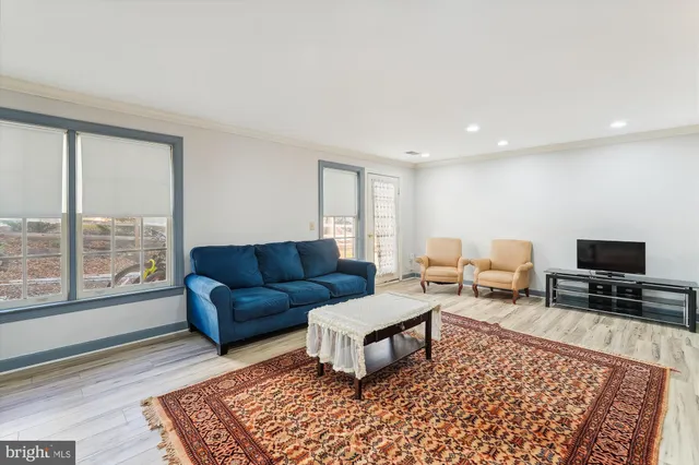 $2,100 | 20672 Fairwater Place, Sterling, VA 20165