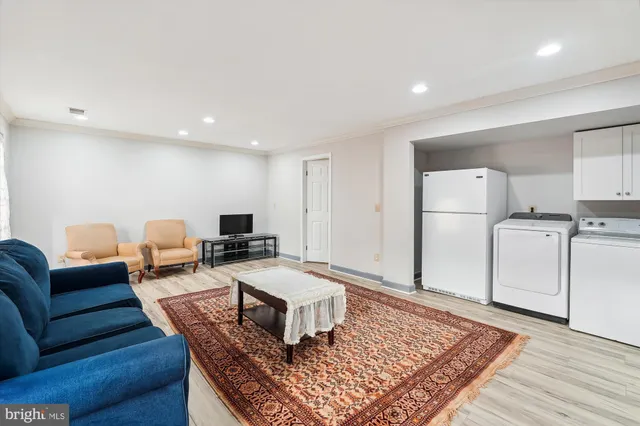 $2,100 | 20672 Fairwater Place, Sterling, VA 20165