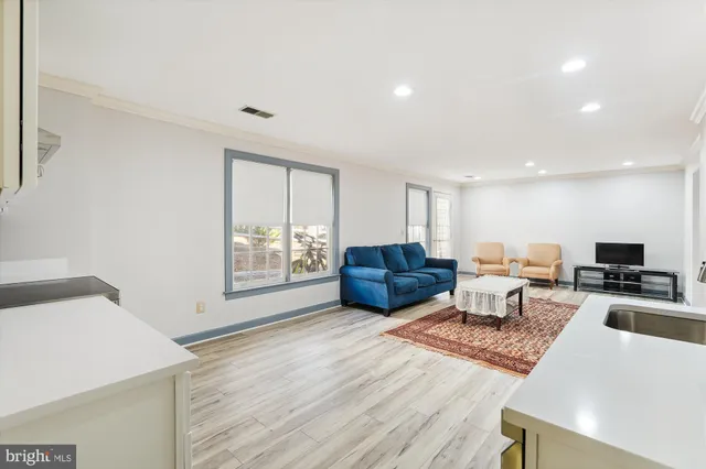 $2,100 | 20672 Fairwater Place, Sterling, VA 20165