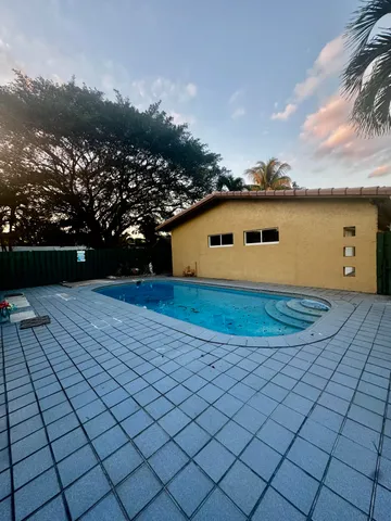 $5,600 | 1520 North 25th Avenue, Hollywood, FL 33020