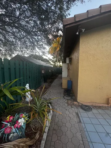 $5,600 | 1520 North 25th Avenue, Hollywood, FL 33020