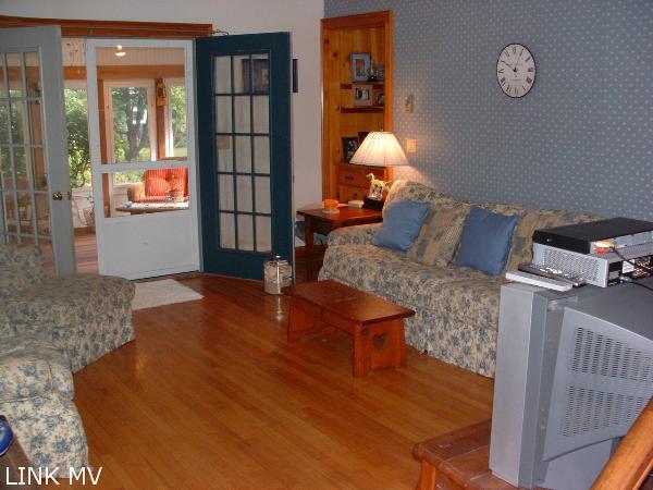 22 Pheasant Lane Oak Bluffs, MA 02557 - Photo 7 of 11 http://d1qzqeyxiitrap.cloudfront.net/photos/19012/600/4f0f9f83.jpg