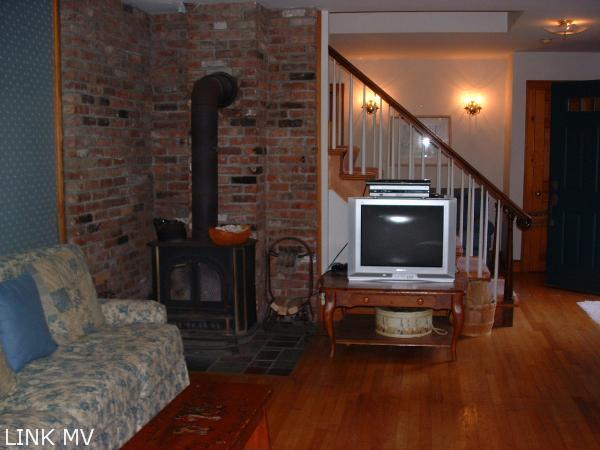 22 Pheasant Lane Oak Bluffs, MA 02557 - Photo 8 of 11 http://d1qzqeyxiitrap.cloudfront.net/photos/19012/600/045e924b.jpg